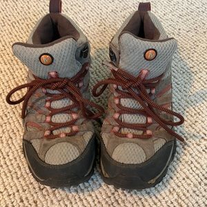 Merrell Moab x Vibram Women’s hiking shoes 5.5